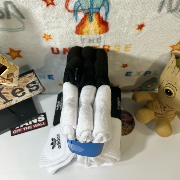 ADIDAS 6 PAIR CREW SOCKS/ DRI-FIT TECHNOLOGY MENS SHOE SIZE 6-12 - Picture 2 of 9